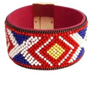 💚 NWTs Beaded cuff style bracelet with magnetic closure - Sourced in Idaho USA